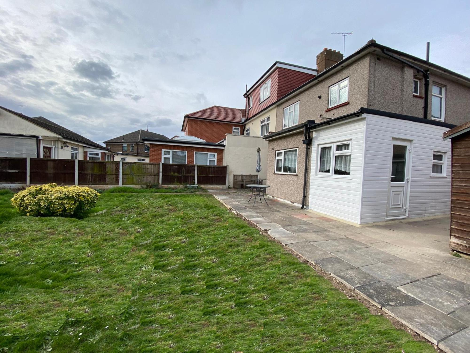 Barking London House Sleeps 12 - Parking - Train Tube - Airport Villa ภายนอก รูปภาพ