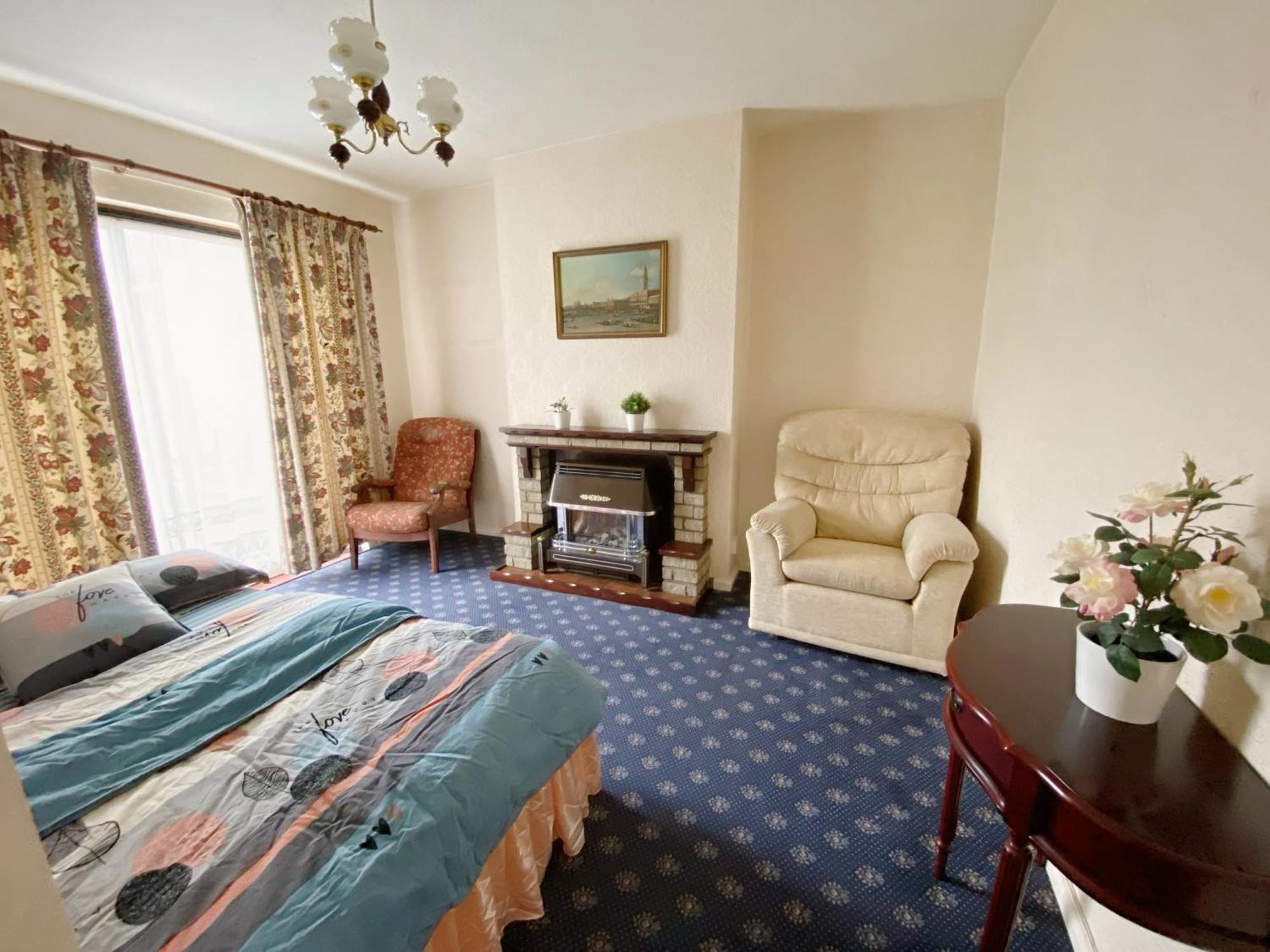 Barking London House Sleeps 12 - Parking - Train Tube - Airport Villa ภายนอก รูปภาพ
