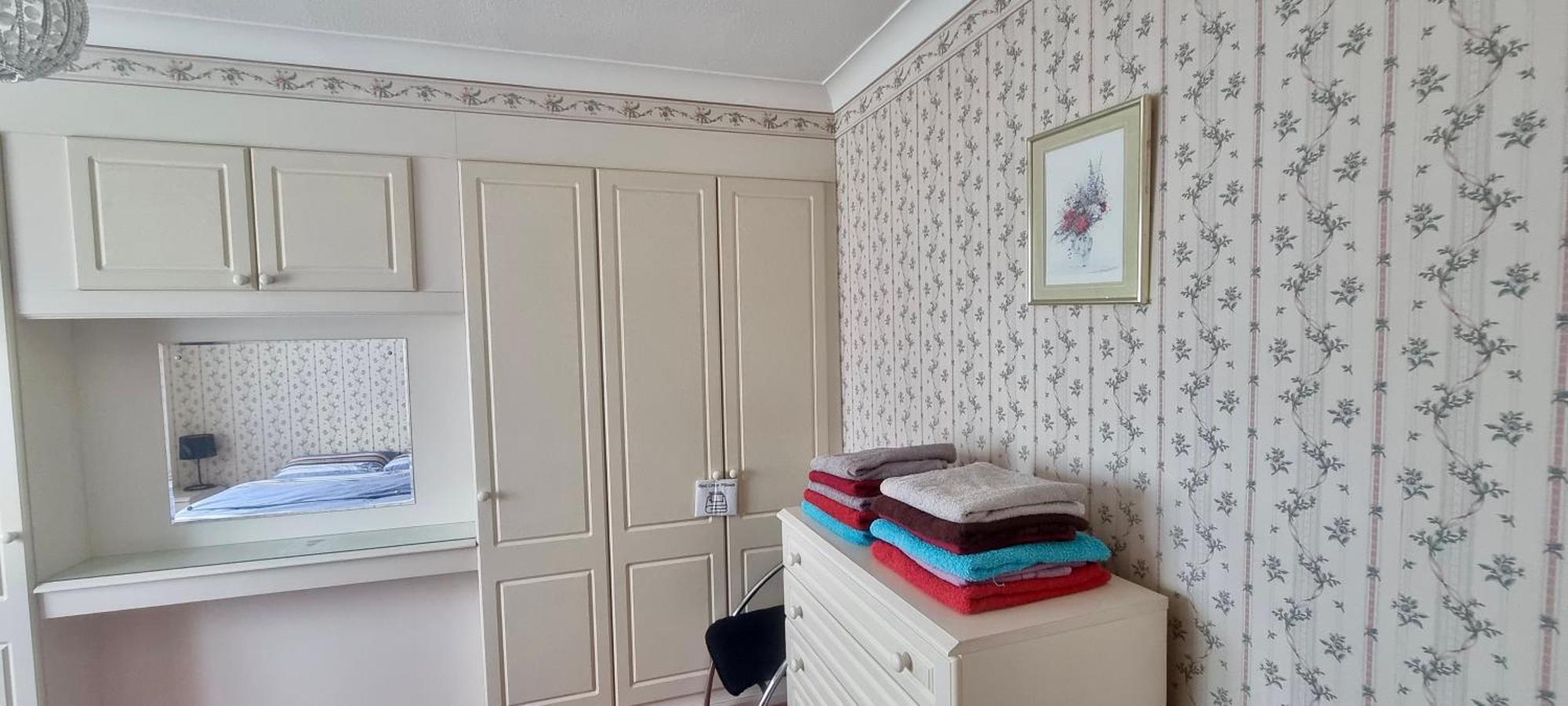 Barking London House Sleeps 12 - Parking - Train Tube - Airport Villa ภายนอก รูปภาพ